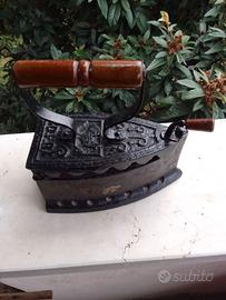 Antico ferro da stiro DFB