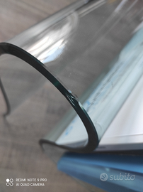 Tavolino di cristallo con portariviste