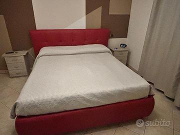 Letto contenito in pelle
