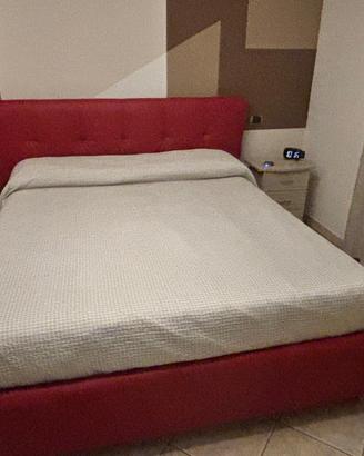 Letto contenito in pelle