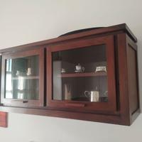 Mensola sospesa in legno – con vetrinetta