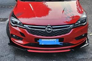 Opel Astra rossa benzina