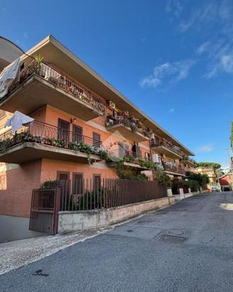 3 LOCALI A CASTELNUOVO DI PORTO
