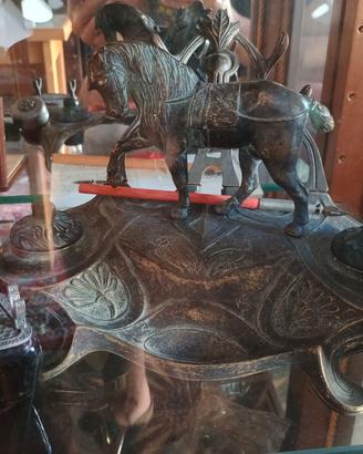 Calamaio doppio con cavallo