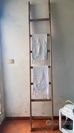 Grande scala in legno