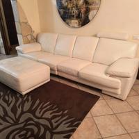 Divano e poltrona in eco-pelle bianco