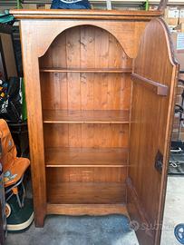 ARMADIO DISPENSA IN LEGNO MASSICCIO