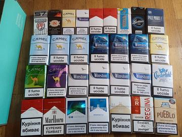 Pacchetti di sigarette vuoti