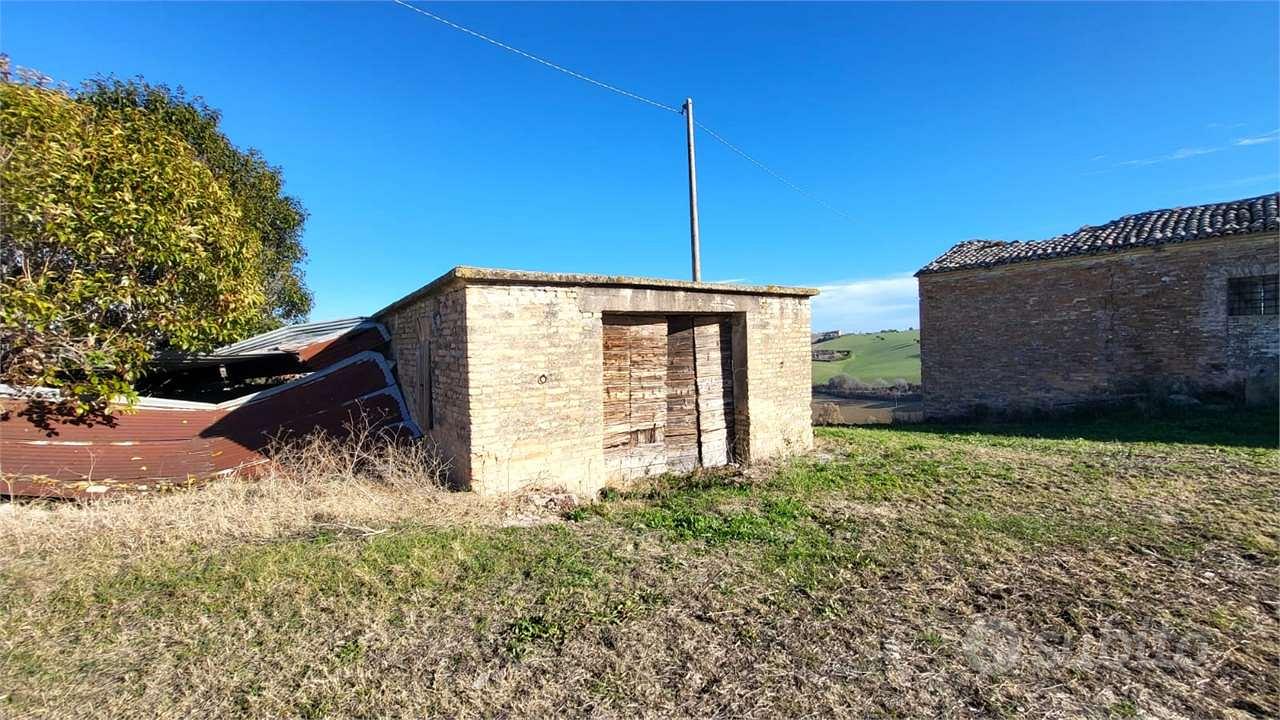 CASOLARE COLONICO DA RISTRUTTURARE con TERRENO - Altro
