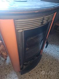 stufa a pallet , poco utilizzata perfetta
