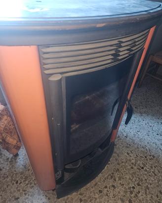 stufa a pallet , poco utilizzata perfetta