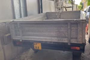 Carrello trattore agricolo con sponde zincate