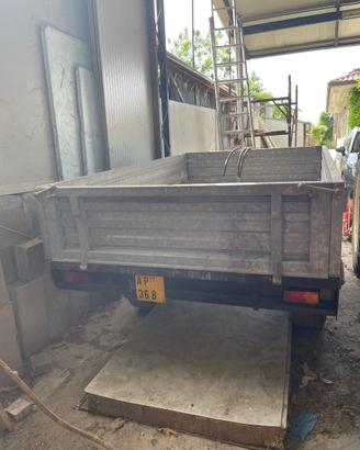 Carrello trattore agricolo con sponde zincate