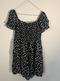 Un vestito estivo con pantaloncini sotto