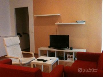 Stanza singola nei pressi di Economia