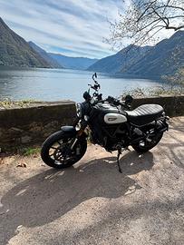 Ducati scrambler icon dark ancora in garanzia