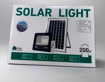 faro solare 200 watt con pannello solare
