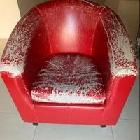 Poltrona rossa in pelle