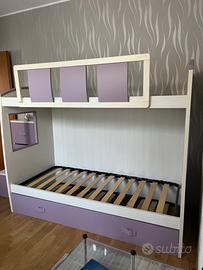 Cameretta con letto a castello e armadio