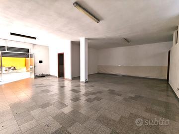 Locale uso deposito con rampa carrabile