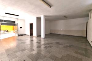 Locale uso deposito con rampa carrabile