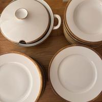 Servito piatti con doratura