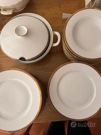 Servito piatti con doratura