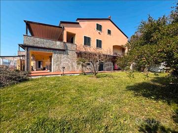 Caniparola con giardino