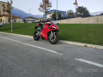 Panigale v4s akrapovic