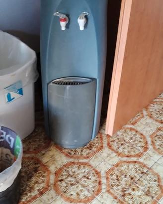 Colonnina  dispeser acqua