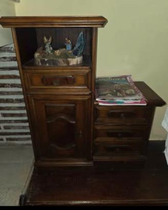 Mobiletto da salotto in legno, arte povera.