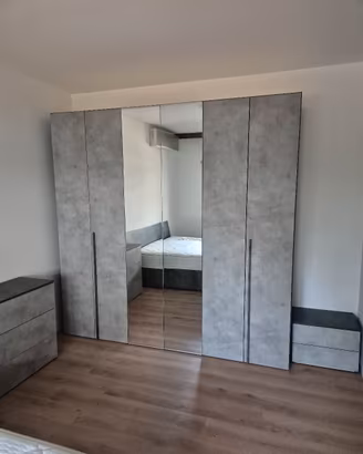 camera da letto, armadio, cassettiera, comodini, l
