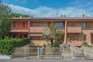 VILLA A SCHIERA CENTRALE A NEGRAR DI VALPOLICELLA