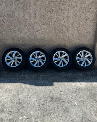 Gomme invernali+cecrhi 16 Golf 7 e altro,perfetti!