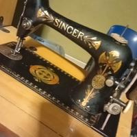 macchina da cucire Singer e una elettrica 