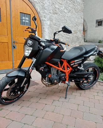 KTM  DUKE 690