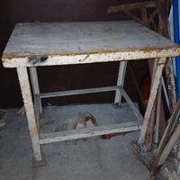 Tavolo in ferro massiccio da lavoro 