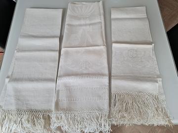 Asciugamani con ricamo a mano