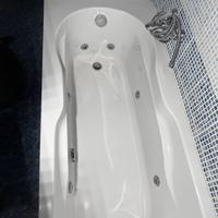 Vasca idromassaggio tipo jacuzzi