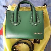 borsa Byblos verde con borchie oro