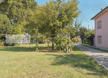 Casa singola con capannone e terreno agricolo