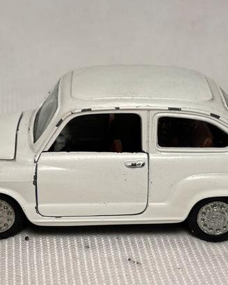 Auto Pilen 1/43 Seat 600