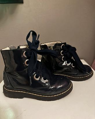 Stivaletto blu in pelle vernice