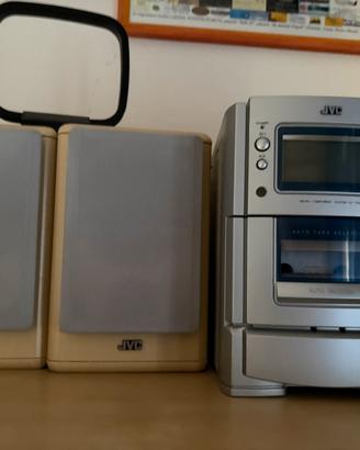 Lettore CD con radio e scomparto musicassette