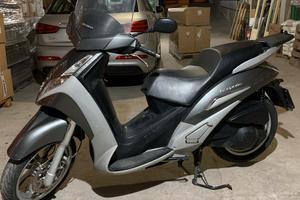 Scooter Peugeot 125