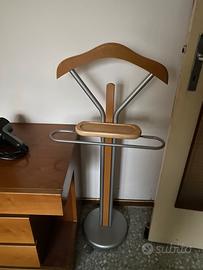 Appendiabiti servo muto da camera