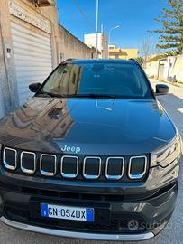 Jeep Compass: stile, comfort e avventura