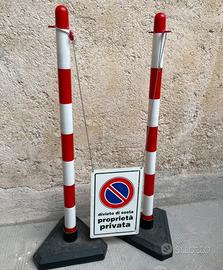 Paletti in plastica con base di cemento