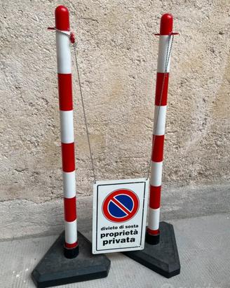 Paletti in plastica con base di cemento