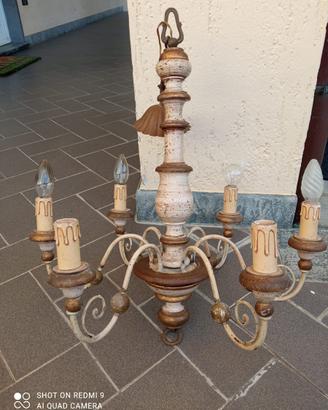 Lampadario in legno